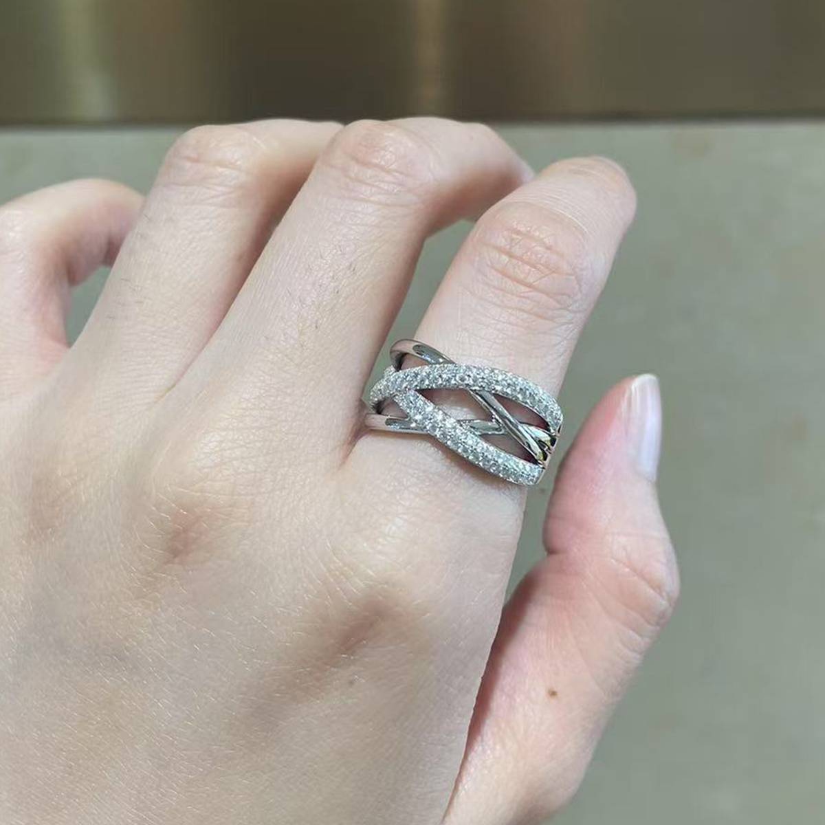 Light Luxury S925 Silver Plated Platinum Women's Ring Customized Selection Side Stone Moissanite 0.67ct